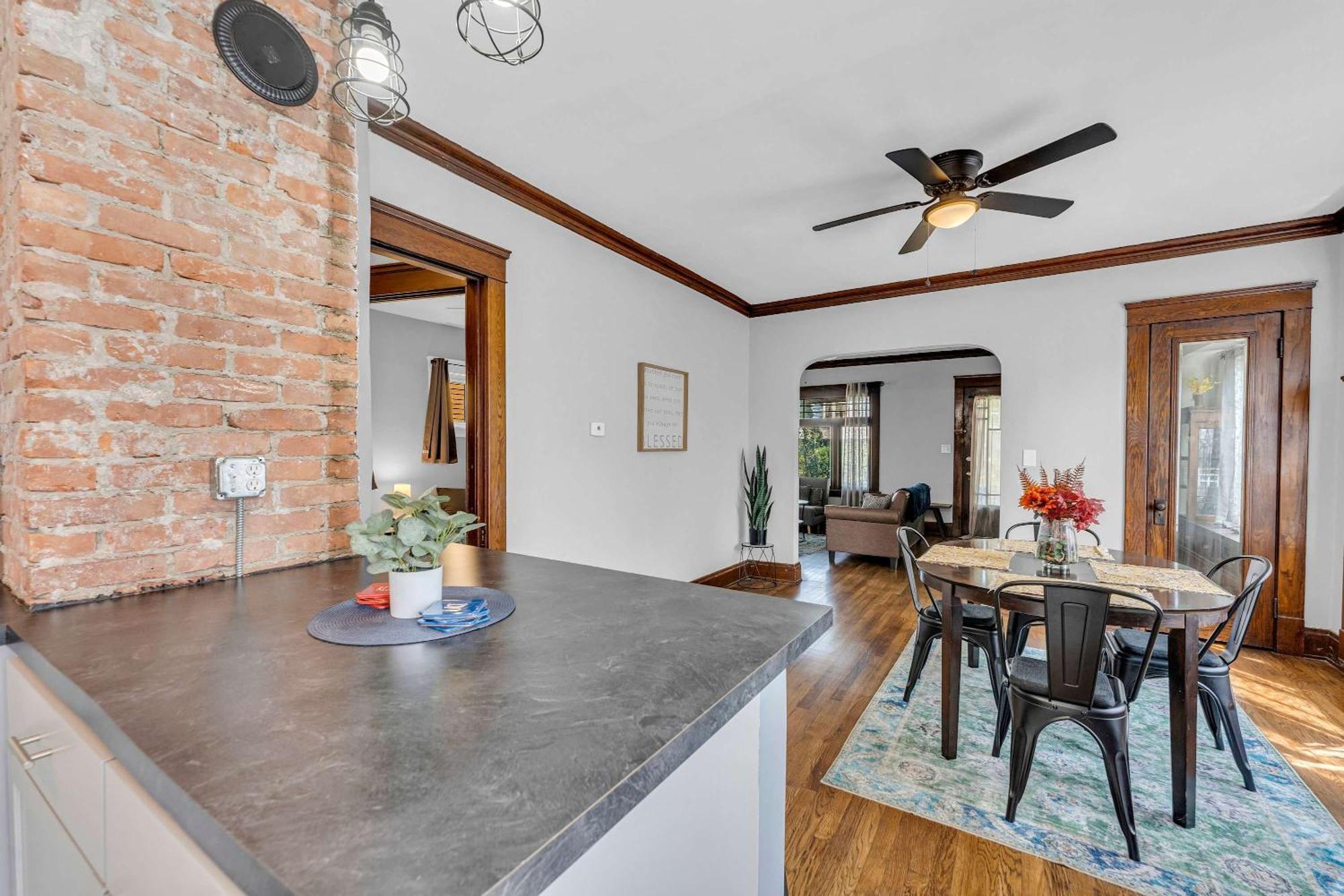 Beautifully Remodeled Duplex Apt In West Blvd 克里夫兰 外观 照片
